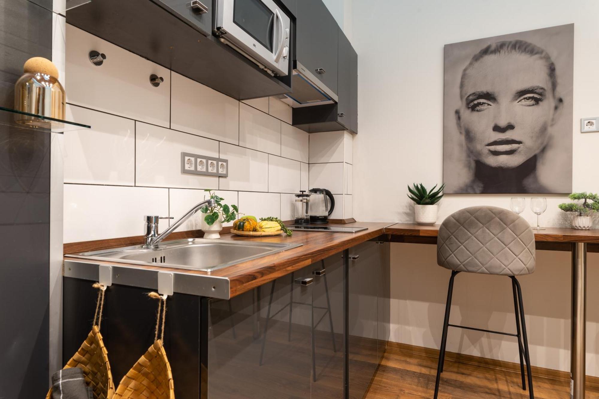 Chic Central 1Br Retreat Near New York Cafe With View بودابست المظهر الخارجي الصورة